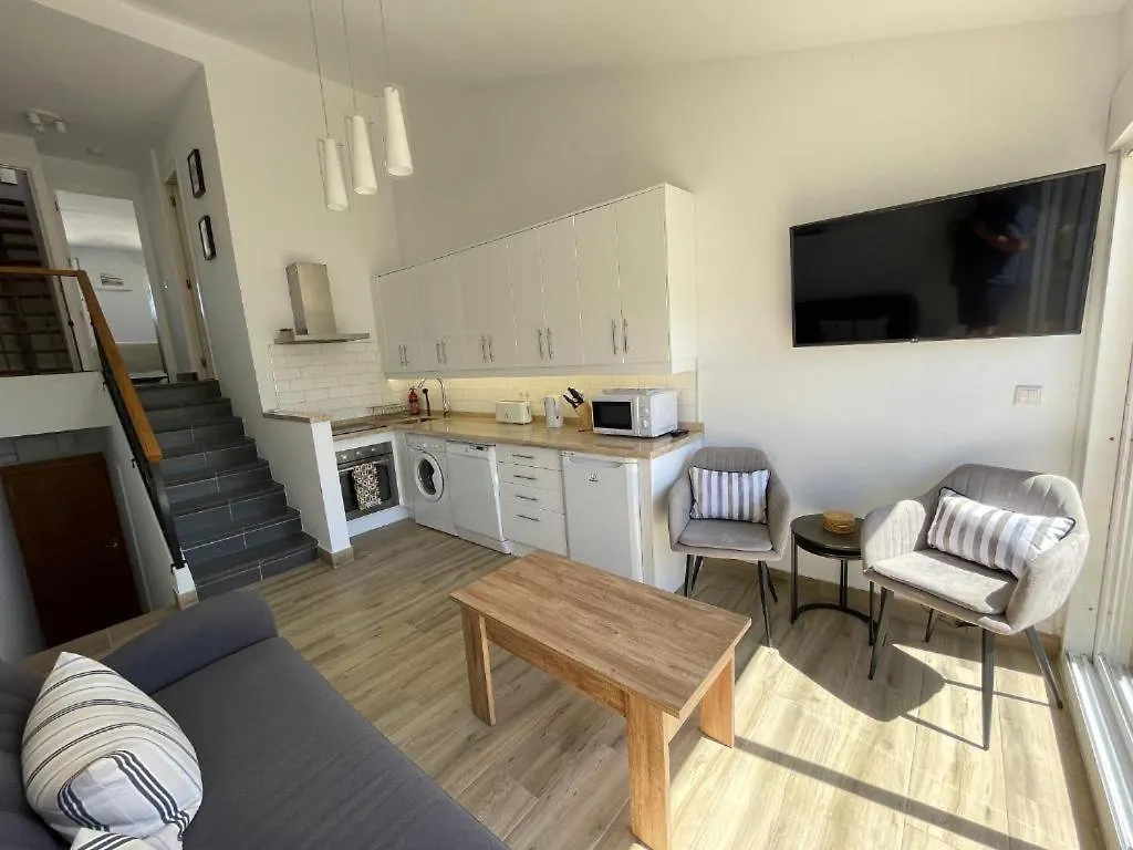 Seaside View Apartment إِستيبونا